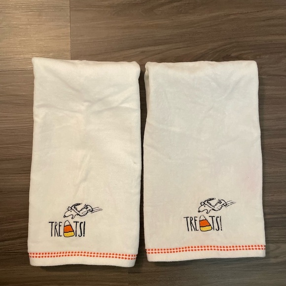 Rae Dunn Peanuts Artisan Collection Snoopy Treats with Candy corn Towel set of 2 - Picture 2 of 6